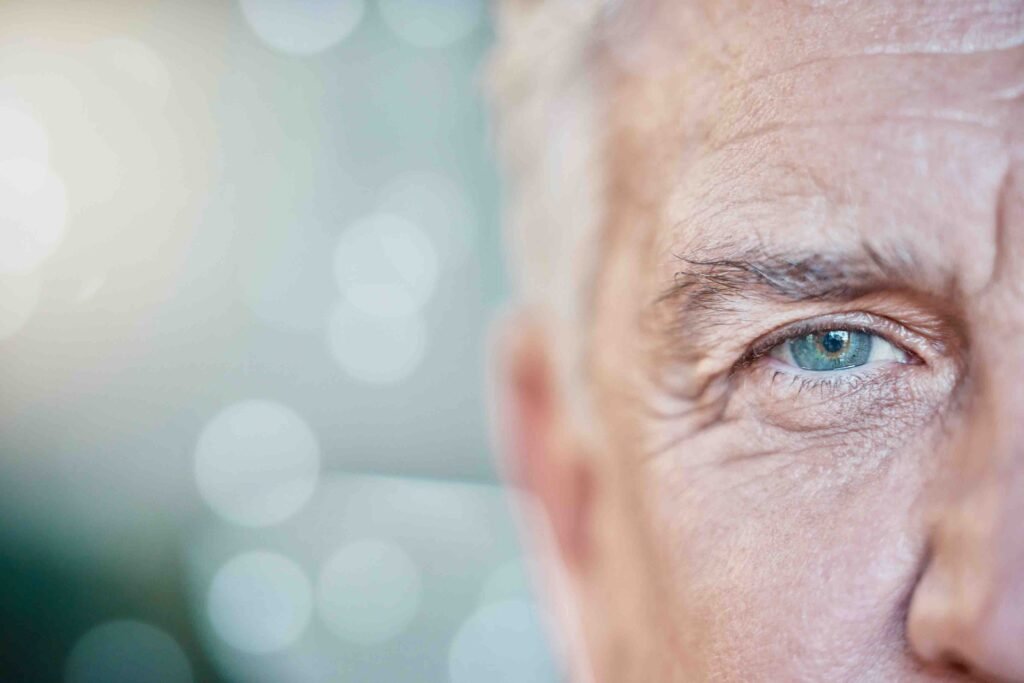What Are the First Signs of Cataracts